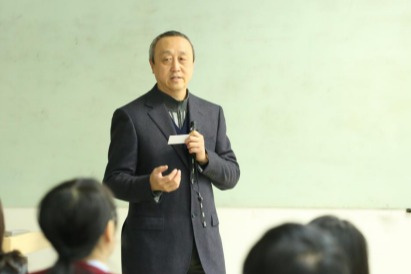 韩立岩：胸怀祖国，放眼世界，教学科研皆应如此